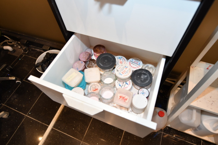 932787-22 Complete beauty salon