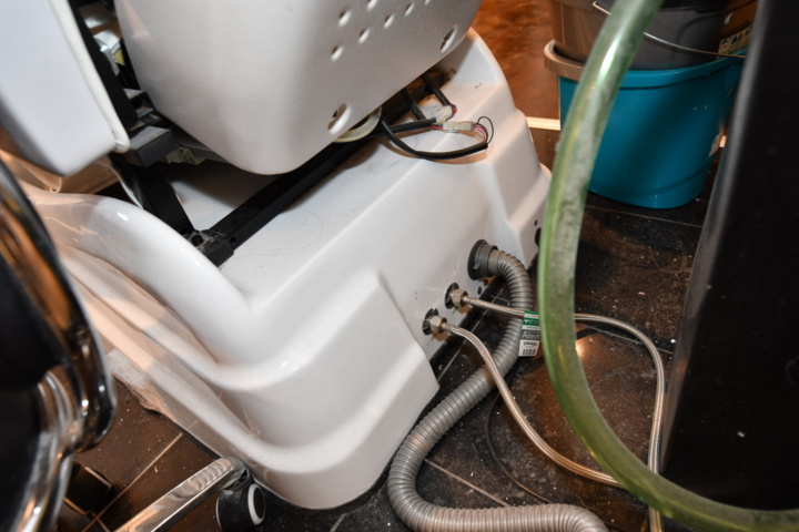 932787-27 Complete beauty salon