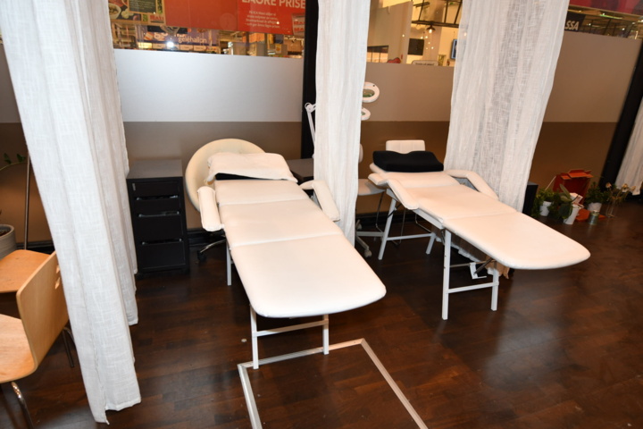 932787-28 Complete beauty salon