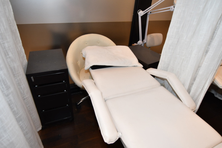 932787-29 Complete beauty salon