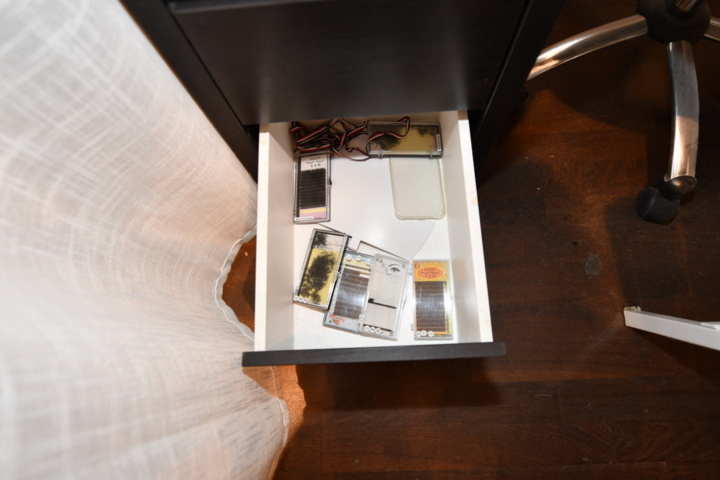 932787-32 Complete beauty salon