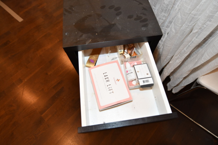 932787-34 Complete beauty salon