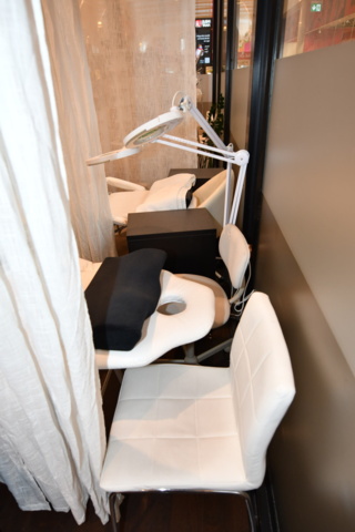 932787-38 Complete beauty salon