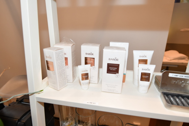 932787-41 Complete beauty salon