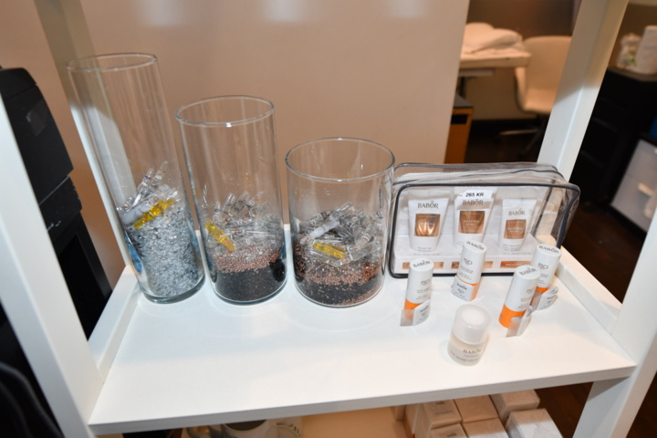 932787-42 Complete beauty salon