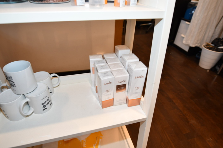 932787-43 Complete beauty salon