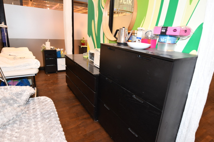 932787-48 Complete beauty salon