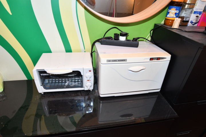 932787-49 Complete beauty salon