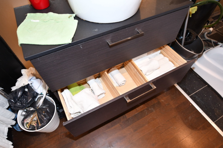 932787-60 Complete beauty salon