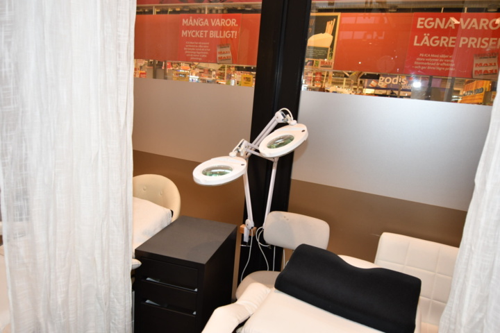 932787-62 Complete beauty salon