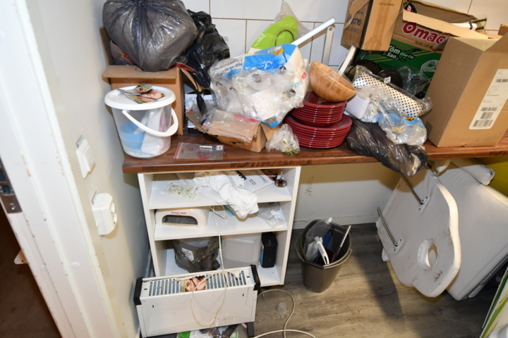 932787-65 Complete beauty salon