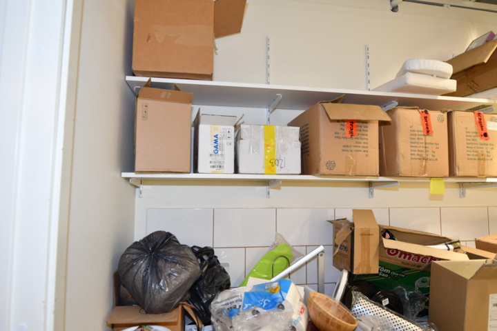 932787-66 Complete beauty salon