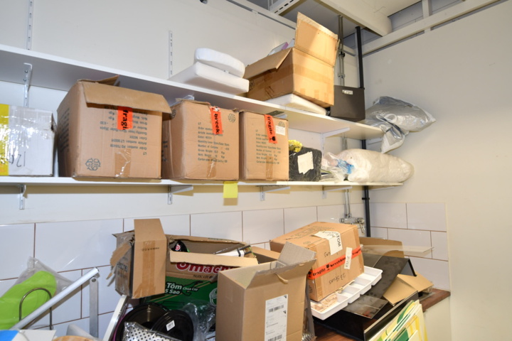 932787-67 Complete beauty salon