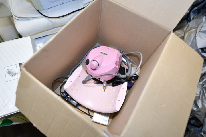 932787-70 Complete beauty salon