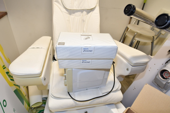 932787-71 Complete beauty salon