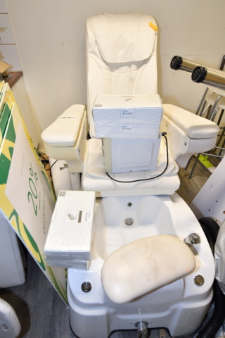 932787-72 Complete beauty salon