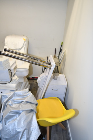 932787-74 Complete beauty salon