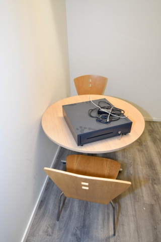 932787-75 Complete beauty salon