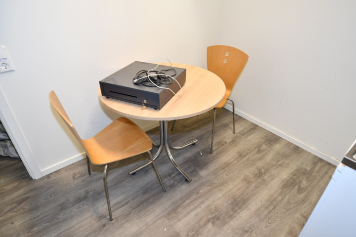 932787-76 Complete beauty salon