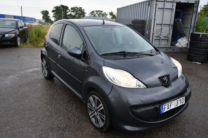 932846-1 Peugeot 107 5-door 1.0 - 2007