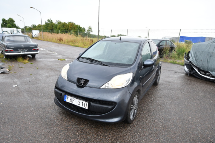 932846-2 Peugeot 107 5-door 1.0 - 2007