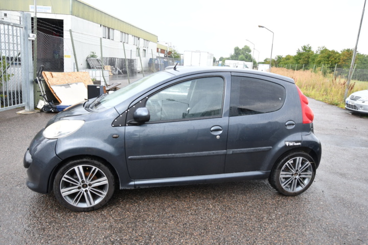 932846-3 Peugeot 107 5-door 1.0 - 2007