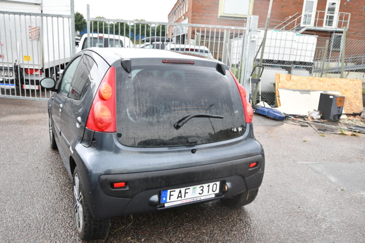 932846-5 Peugeot 107 5-door 1.0 - 2007
