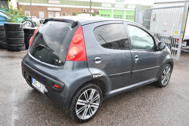 932846-6 Peugeot 107 5-door 1.0 - 2007