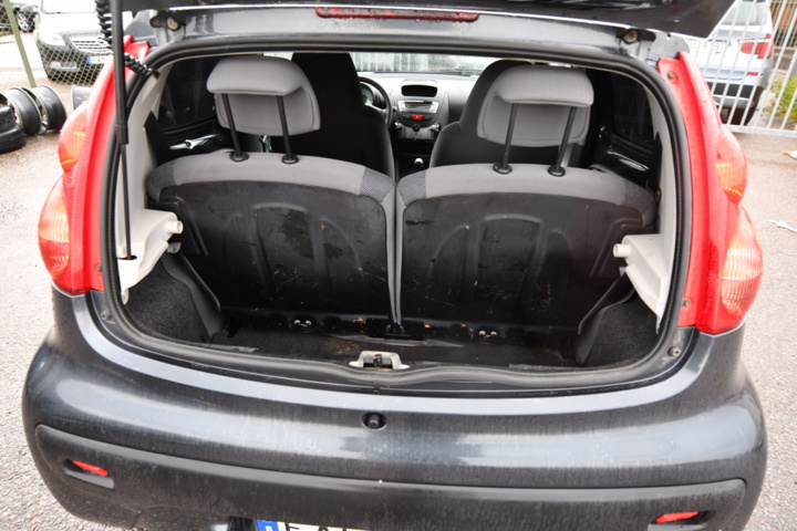 932846-7 Peugeot 107 5-door 1.0 - 2007