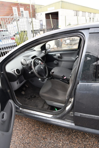 932846-8 Peugeot 107 5-door 1.0 - 2007