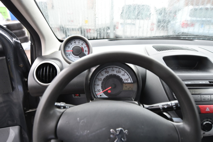 932846-11 Peugeot 107 5-door 1.0 - 2007