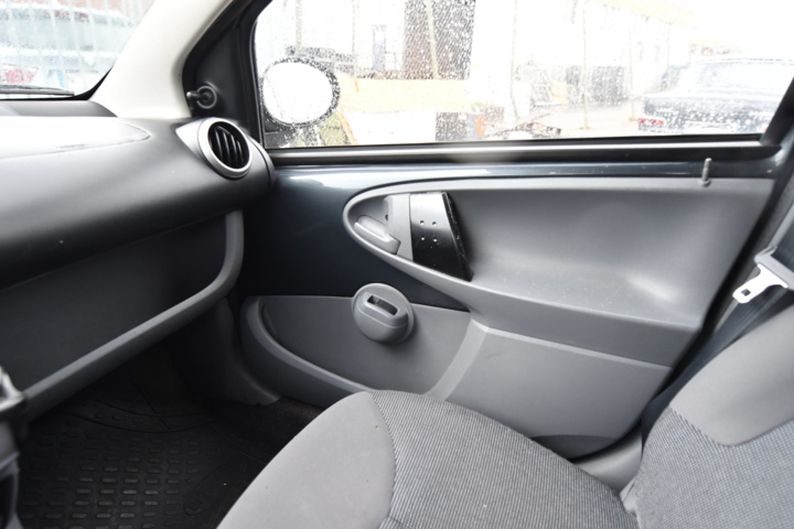 932846-14 Peugeot 107 5-door 1.0 - 2007