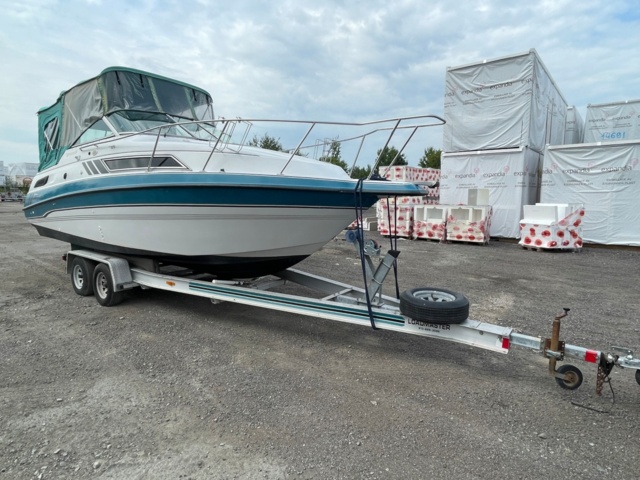 906886-4 Motorboat Chaparral 240 Signature, 1994