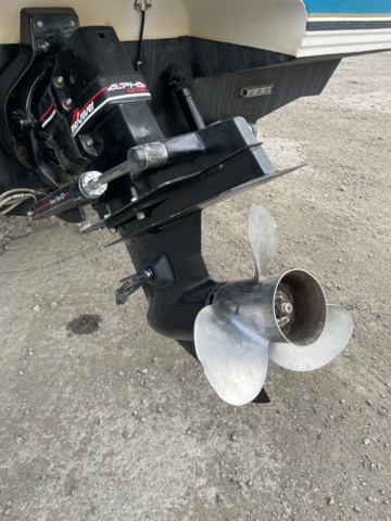 906886-28 Motorboat Chaparral 240 Signature, 1994