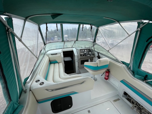 906886-11 Motorboat Chaparral 240 Signature, 1994