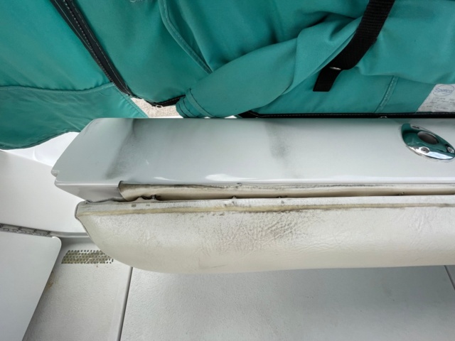 906886-17 Motorboat Chaparral 240 Signature, 1994