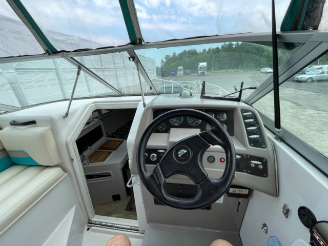 906886-15 Motorboat Chaparral 240 Signature, 1994