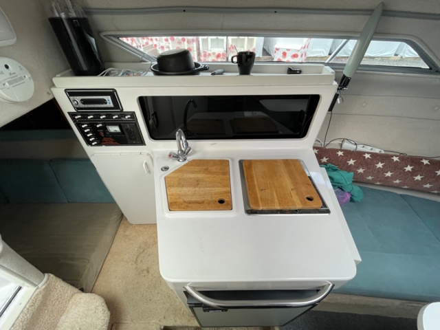 906886-21 Motorboat Chaparral 240 Signature, 1994