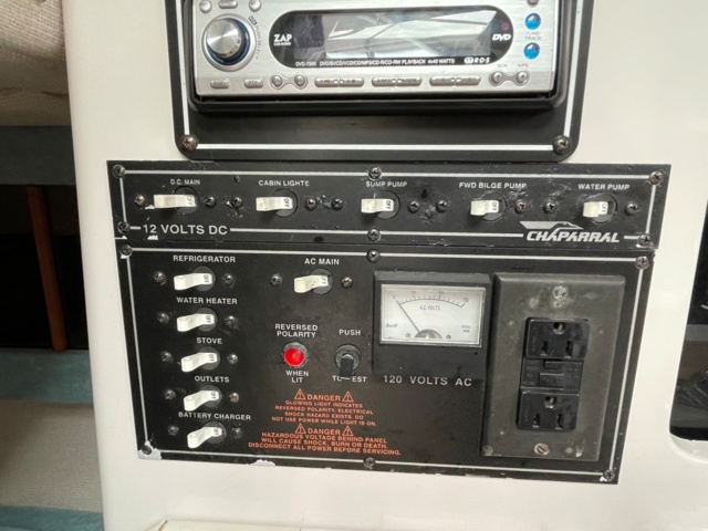 906886-22 Motorboat Chaparral 240 Signature, 1994