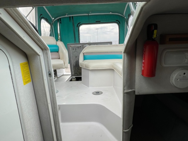 906886-24 Motorboat Chaparral 240 Signature, 1994