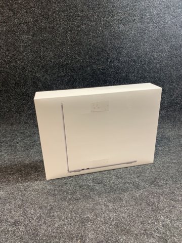 932054-2 Apple 13-inch MacBook Air: Apple M2 chip with 8-core CPU and 8-core GPU, 256GB - Silver