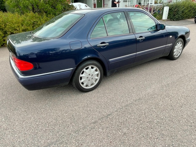 906887-5 Mercedes-Benz E 320 Automatic, V6, 224hp, 1998 (Only 4,4470 km)