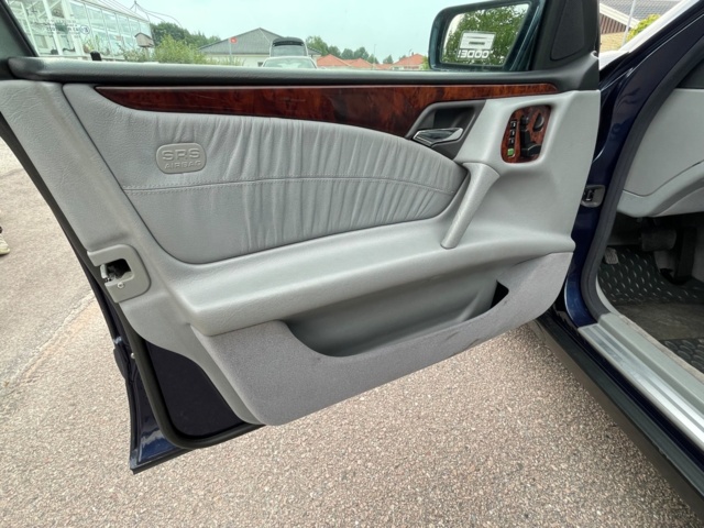 906887-11 Mercedes-Benz E 320 Automatic, V6, 224hp, 1998 (Only 4,4470 km)