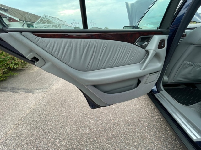 906887-17 Mercedes-Benz E 320 Automatic, V6, 224hp, 1998 (Only 4,4470 km)