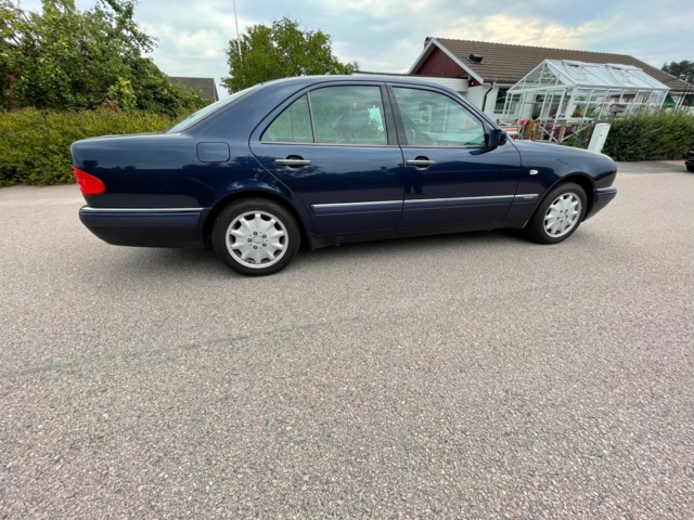 906887-27 Mercedes-Benz E 320 Automatic, V6, 224hp, 1998 (Only 4,4470 km)