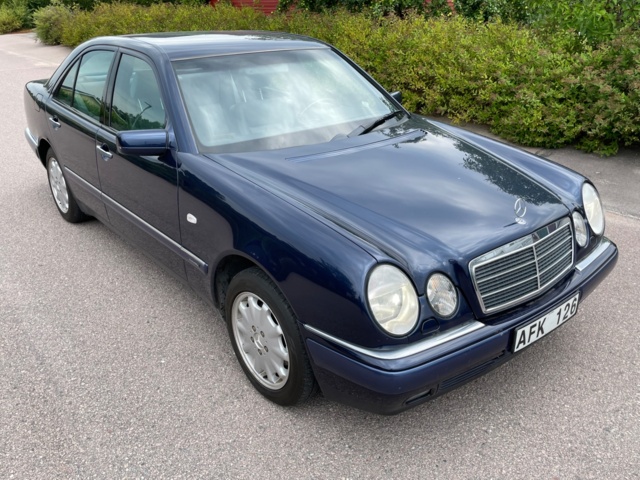 906887-28 Mercedes-Benz E 320 Automatic, V6, 224hp, 1998 (Only 4,4470 km)
