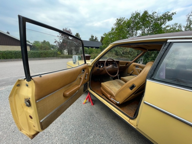 906888-8 Ford Capri 2.3 V6 Ghia Automatic, 108hp, 1975 (complete repair item, only 5,304 miles)