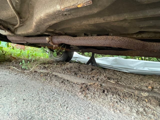 906888-33 Ford Capri 2.3 V6 Ghia Automatic, 108hp, 1975 (complete repair item, only 5,304 miles)