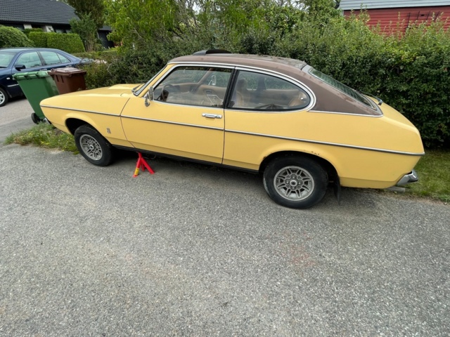 906888-4 Ford Capri 2.3 V6 Ghia Automatic, 108hp, 1975 (complete repair item, only 5,304 miles)
