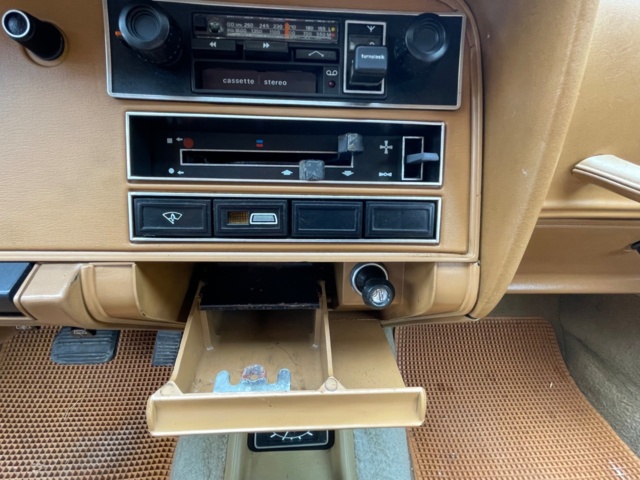 906888-13 Ford Capri 2.3 V6 Ghia Automatic, 108hp, 1975 (complete repair item, only 5,304 miles)